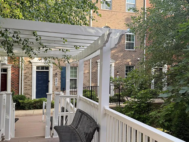 4812 Crest View Dr — Photo 1