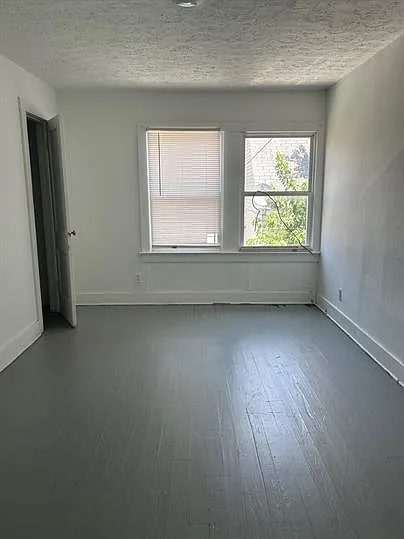 417 W 15th St — Photo 1