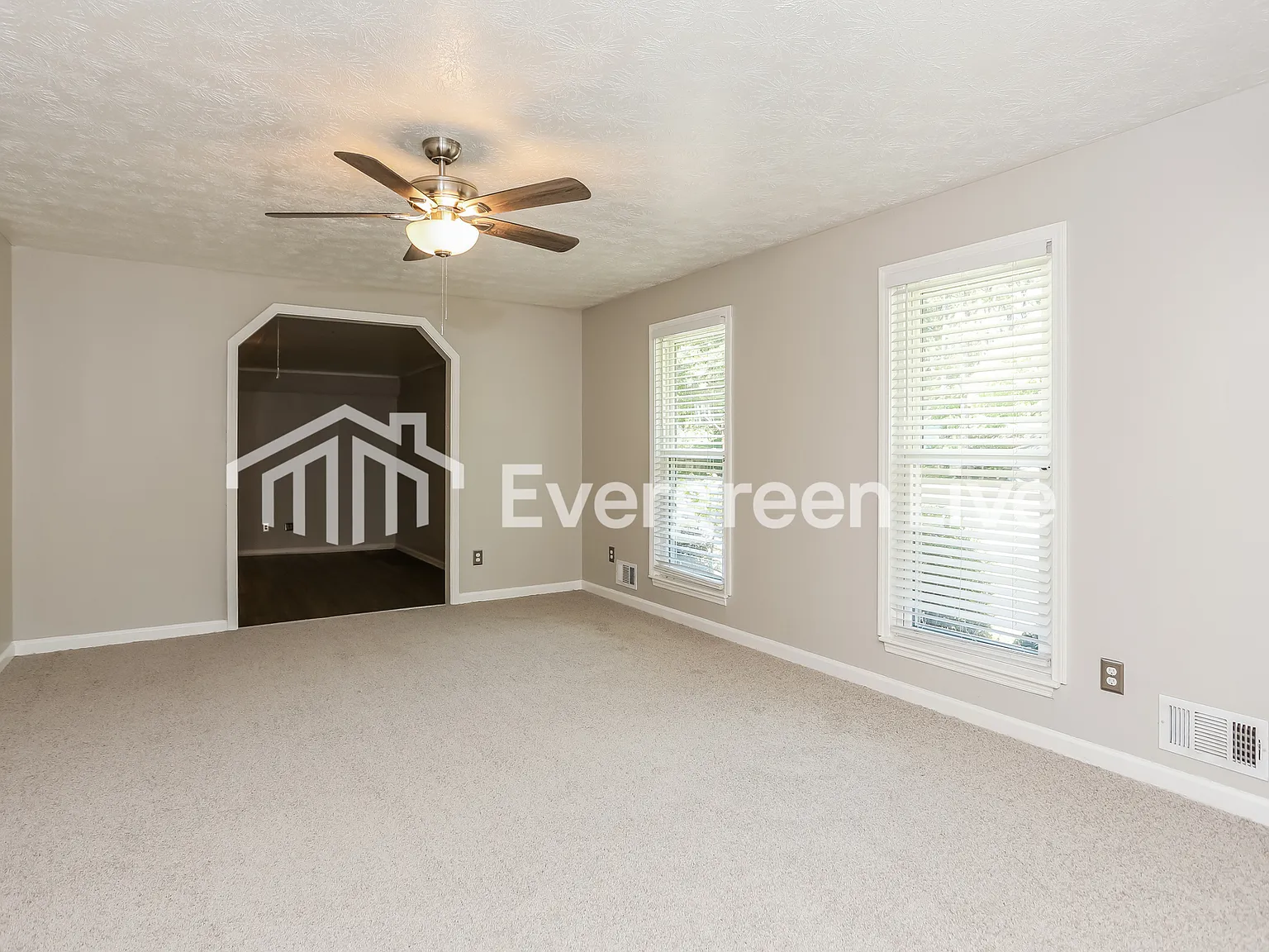 3 bed, 2.0 bath, 1702 sqft, $1,745 — Photo 2