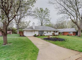 146 Foxridge Dr, Dayton, OH 45429