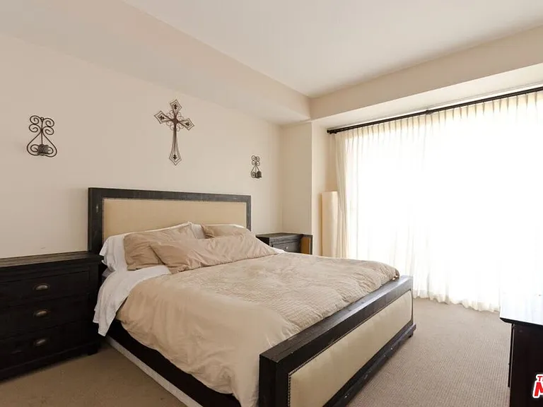 7250 Franklin Ave #901 — Photo 27