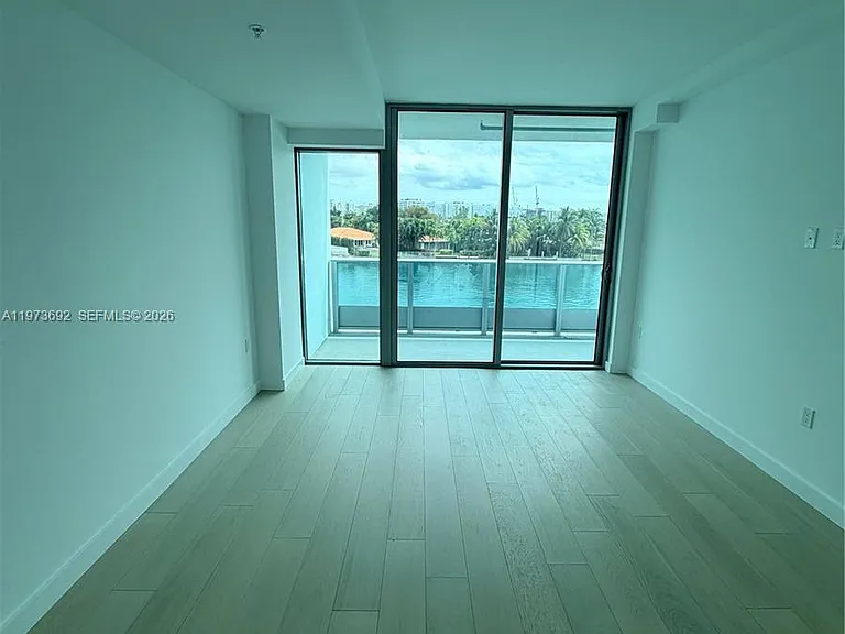9221 E Bay Harbor Dr #307 — Photo 12