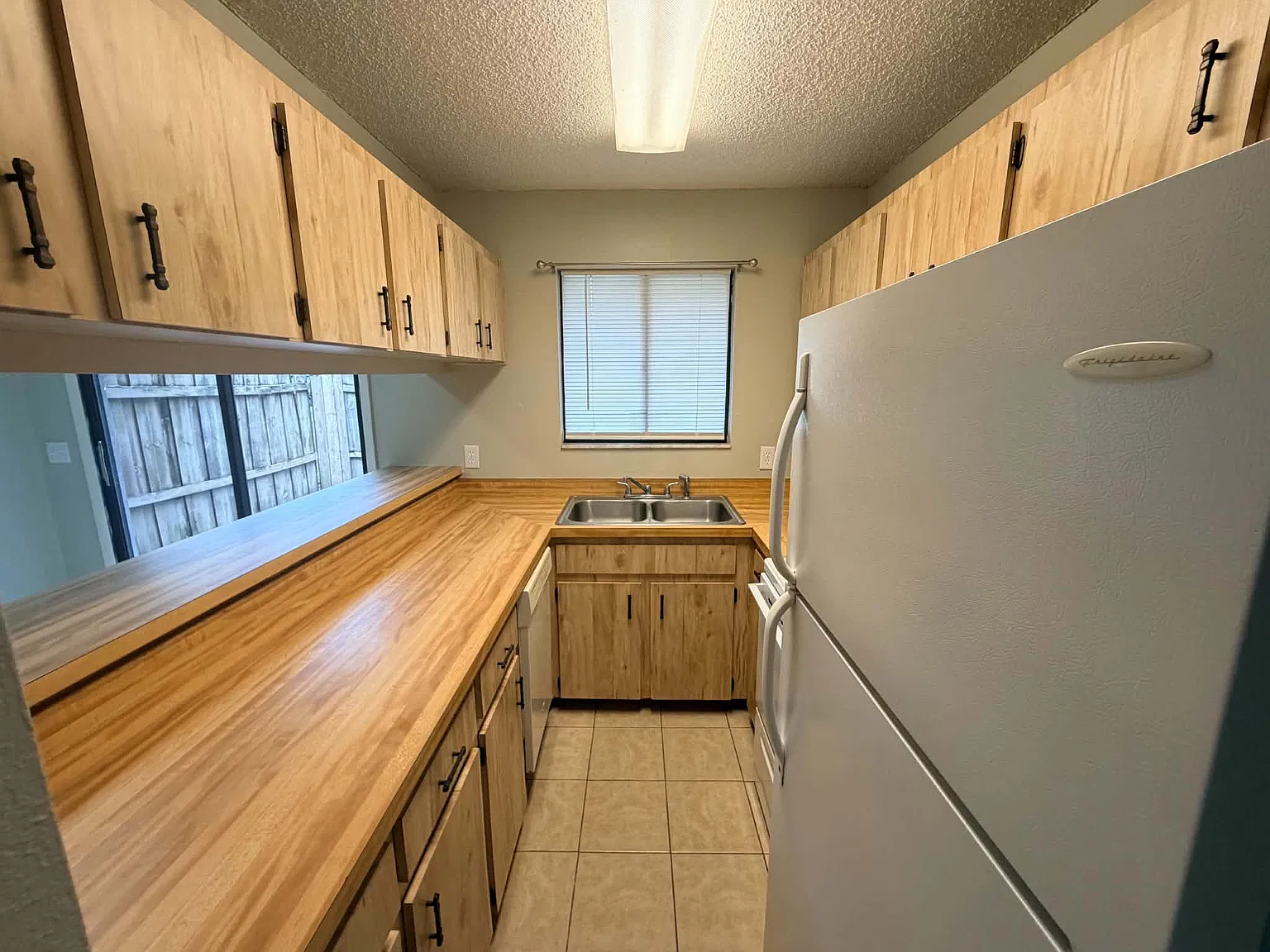2 bed, 900 sqft, $1,050 — Photo 4