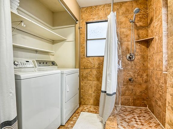 3rd image of 430 N Walnut St