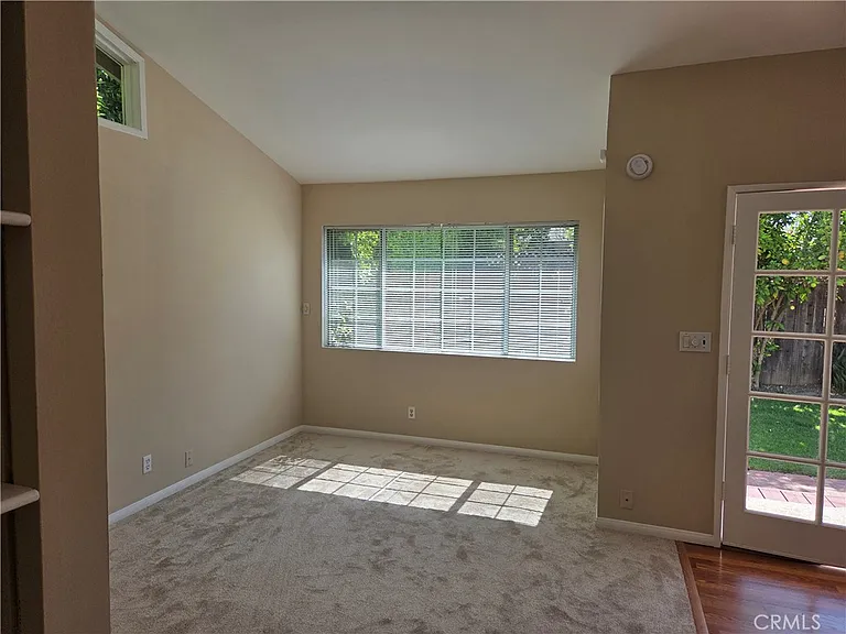 15219 Wyandotte St — Photo 27