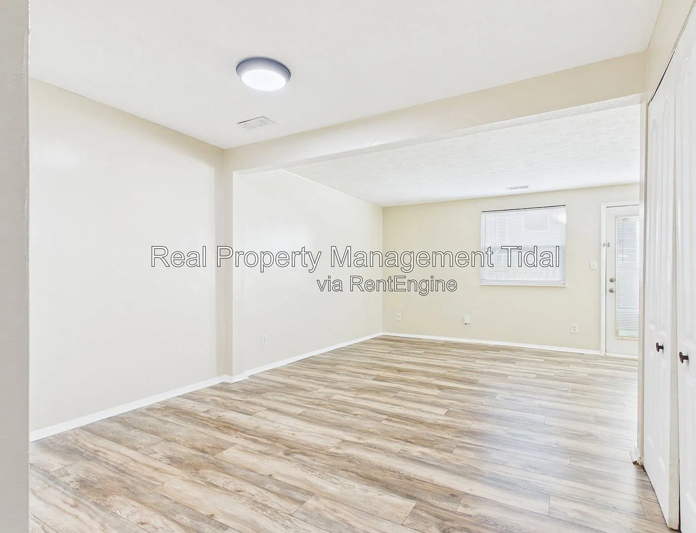 2 bed, 1.5 bath, 921 sqft, $1,495 — Photo 2