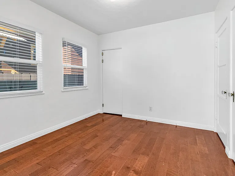 2235 Polk Ave — Photo 17