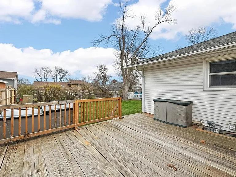 59 Fleetwood Rd NW — Photo 4