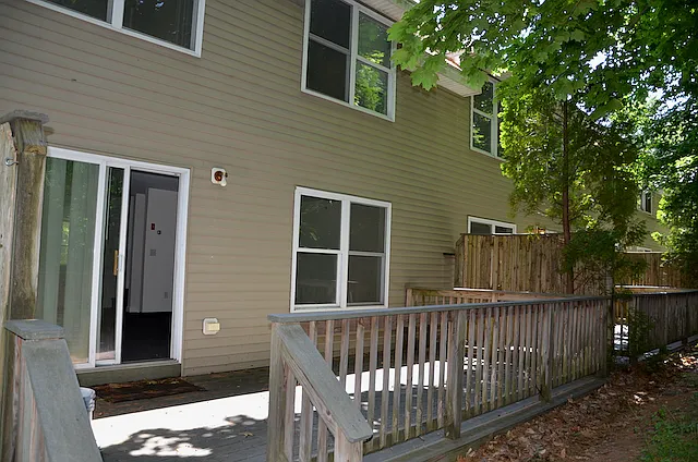5 bed, 2.5 bath, 2700 sqft, $3,400 — Photo 4