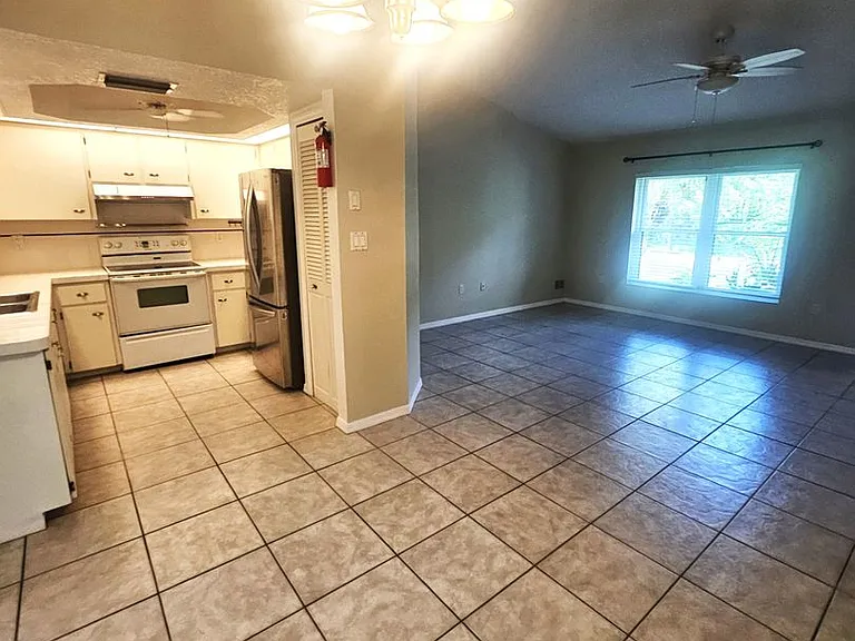 23123 Glen Ave — Photo 8