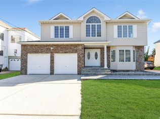 2094 Elliot St, Merrick, NY 11566