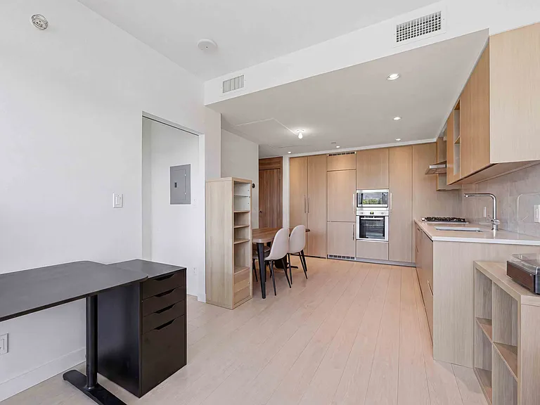 4720 Lougheed Hwy #1308 — Photo 9