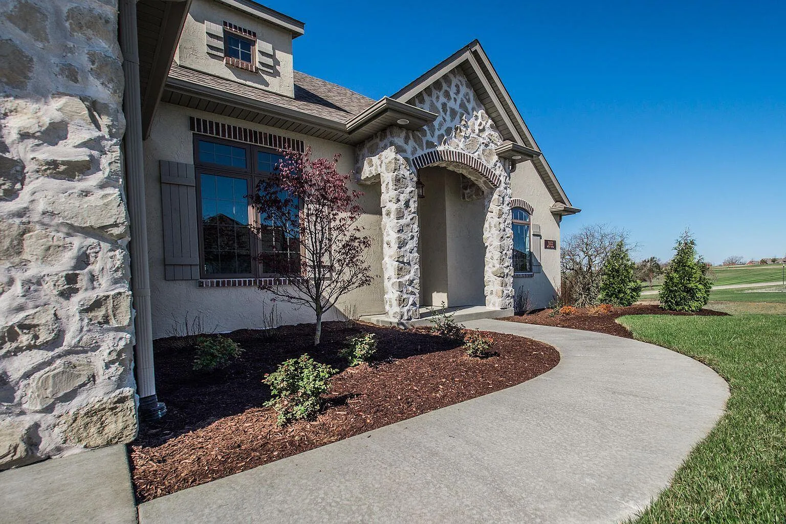 4 bed, 3.0 bath, 2950 sqft, $3,600 — Photo 3