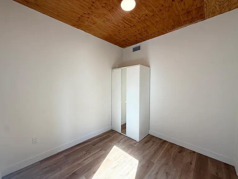 12th Street Apartments — Photo 38
