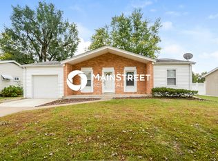 2060 Avon Dr, Florissant, MO 63033