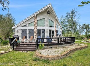 8721 Bayview Rd, Onekama, MI 49675