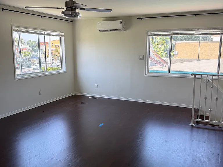 2470 Daly St #C — Photo 10