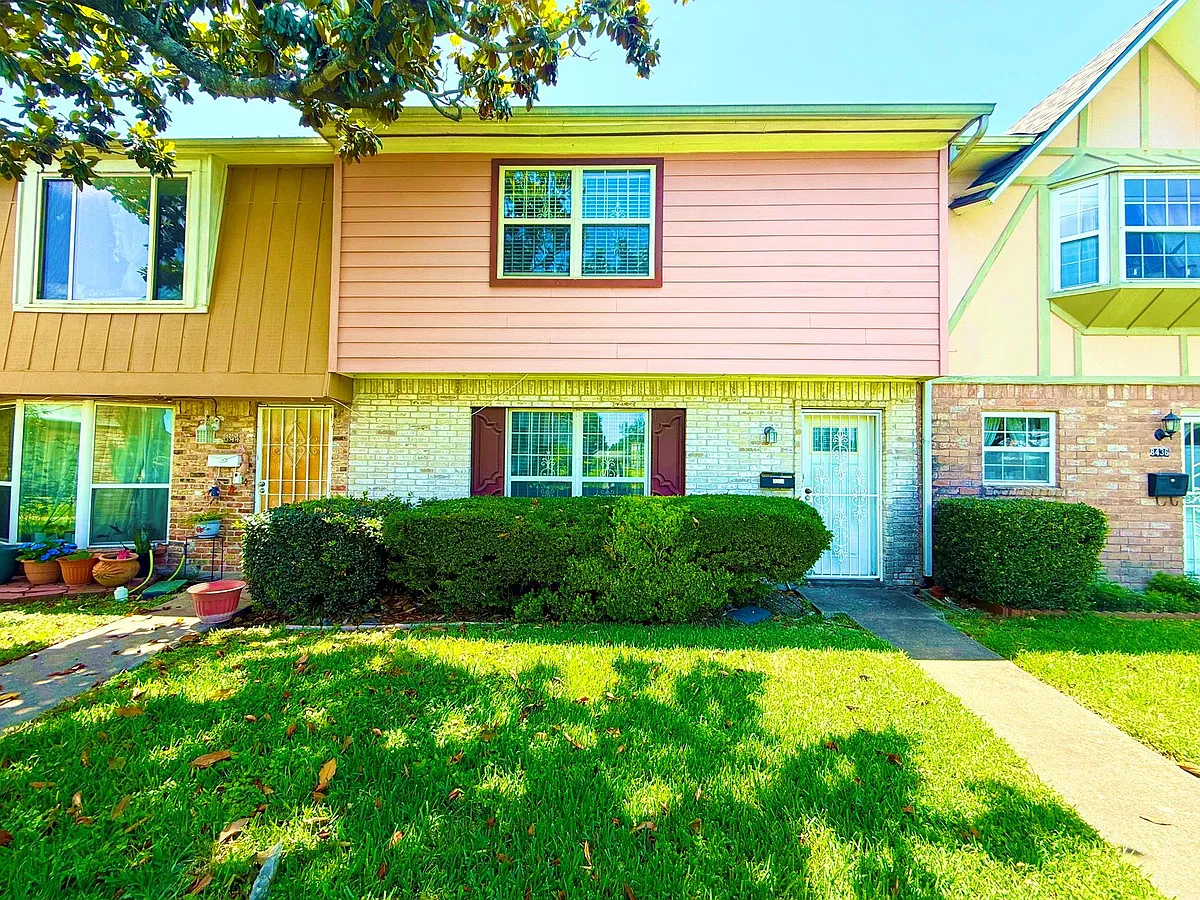 Building Photo - 8438 Leawood Blvd #1