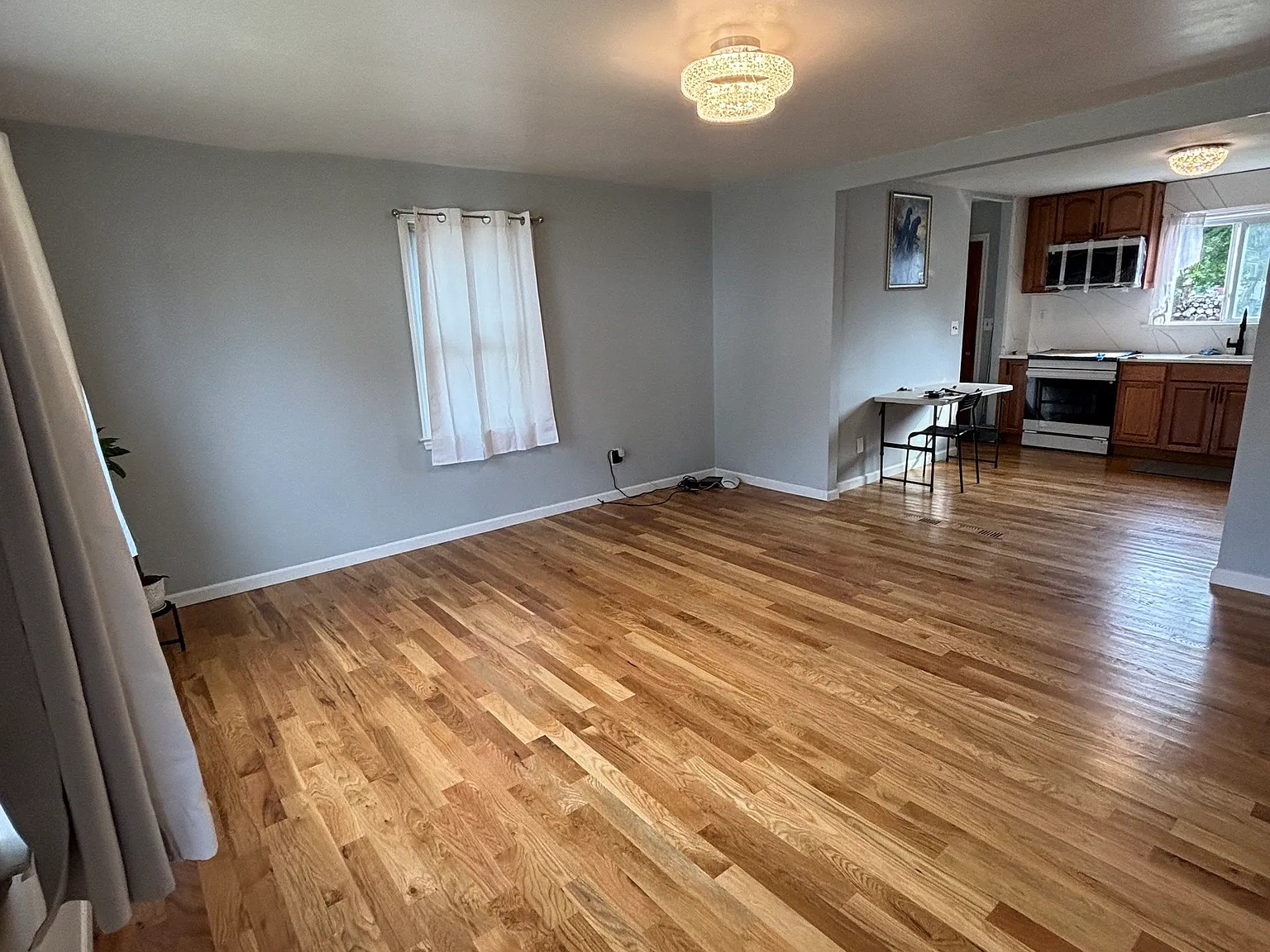 3 bed, 1.0 bath, 964 sqft, $2,700 — Photo 2