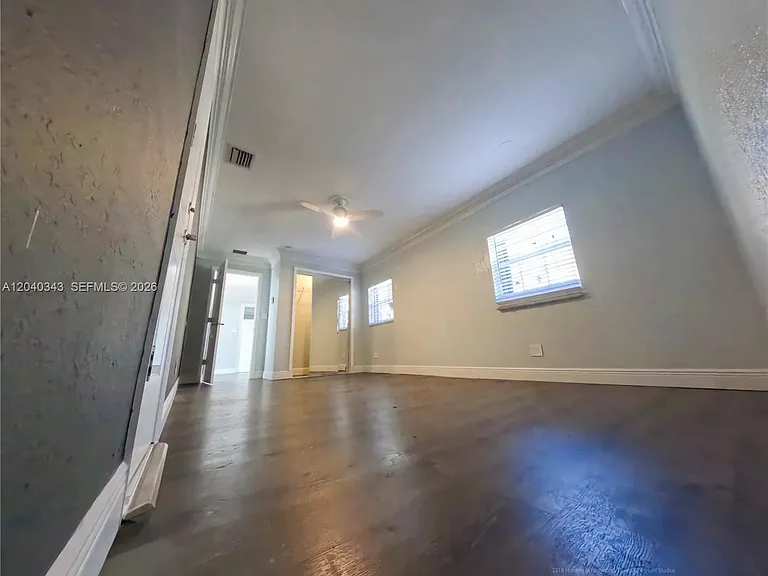 2218 N Harding St — Photo 36