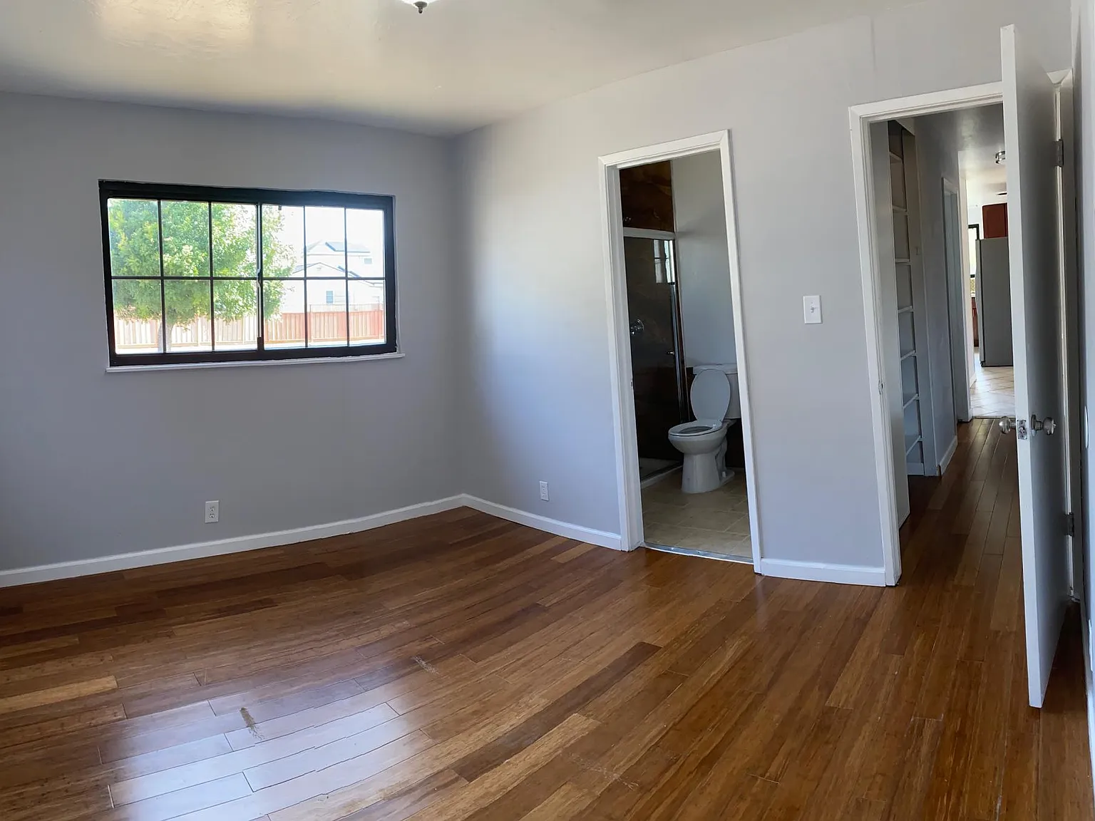 3 bed, 996 sqft, $3,695 — Photo 3