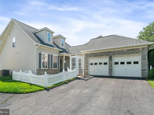 9405 Primrose Ln, Manassas Park, VA 20111