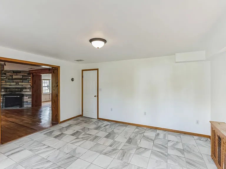 1425 N Line St — Photo 6