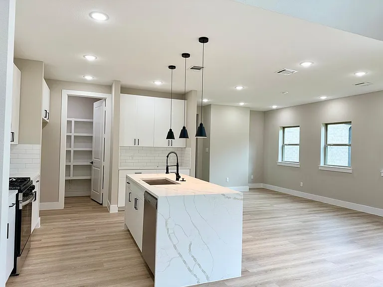 2615 Liguria Ln — Photo 5