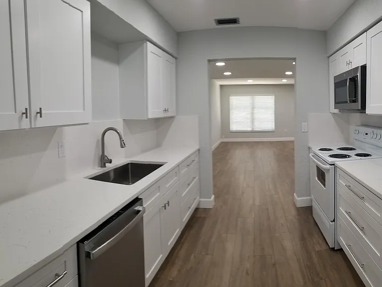 1548 Gulfview Dr — Photo 6