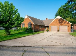 39463 E Archer Dr, Harrison Township, MI 48045