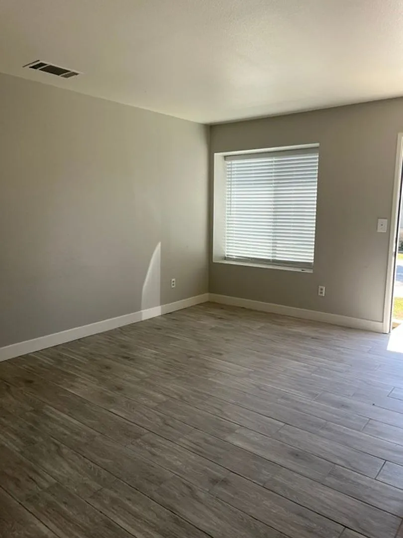 3100B — Photo 3