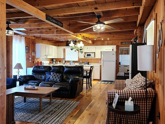 3rd image of 42 Alley Rd