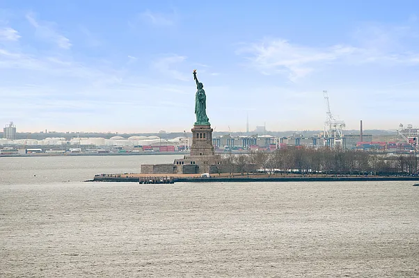 Rented by Renetta Real Estate | media 59