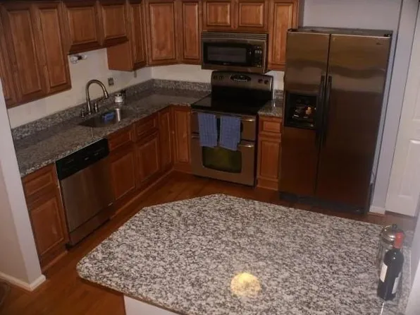 1118 Floyd Pl, Herndon, VA 20170