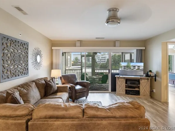 418 Regatta Bay Dr #1B, Lake Ozark, MO 65049