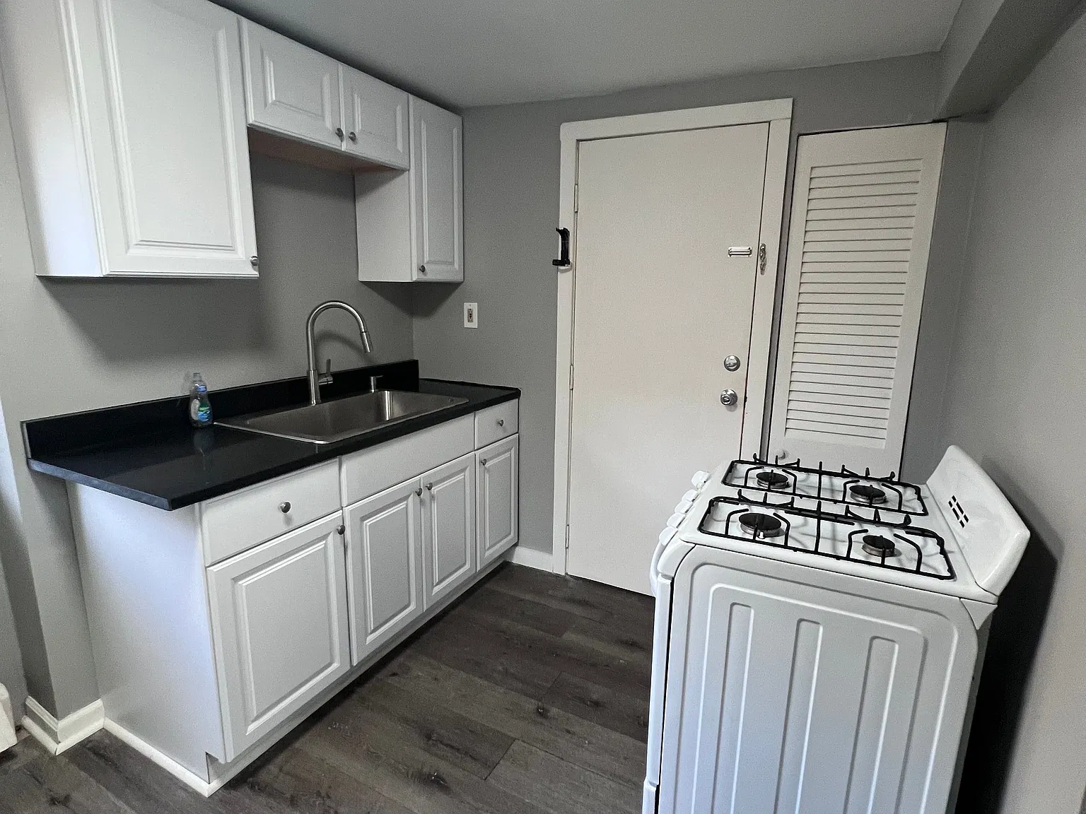 Freshly updated 3 Bedroom 204 Minooka Street is located in Pittsburgh's Carrick neighborhood, jus... — Photo 3