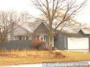 375 Oakwood Dr, Shoreview, MN 55126