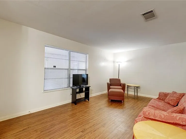 607 Bellevue Pl #B — Photo 5