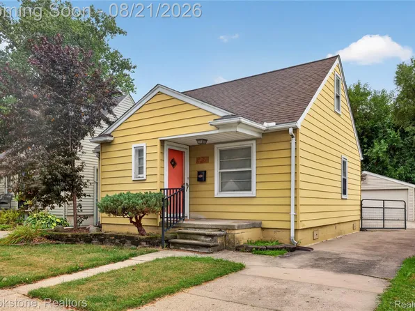 20864 Hollywood St, Harper Woods, MI 48225