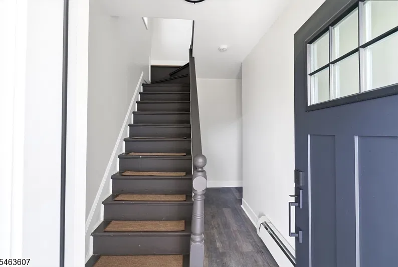 2 bed, 1.0 bath, $2,350 — Photo 2