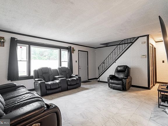 5th image of 10 Spiralwood Ln
