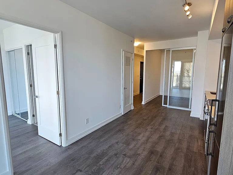75 James St S #1101 — Photo 19