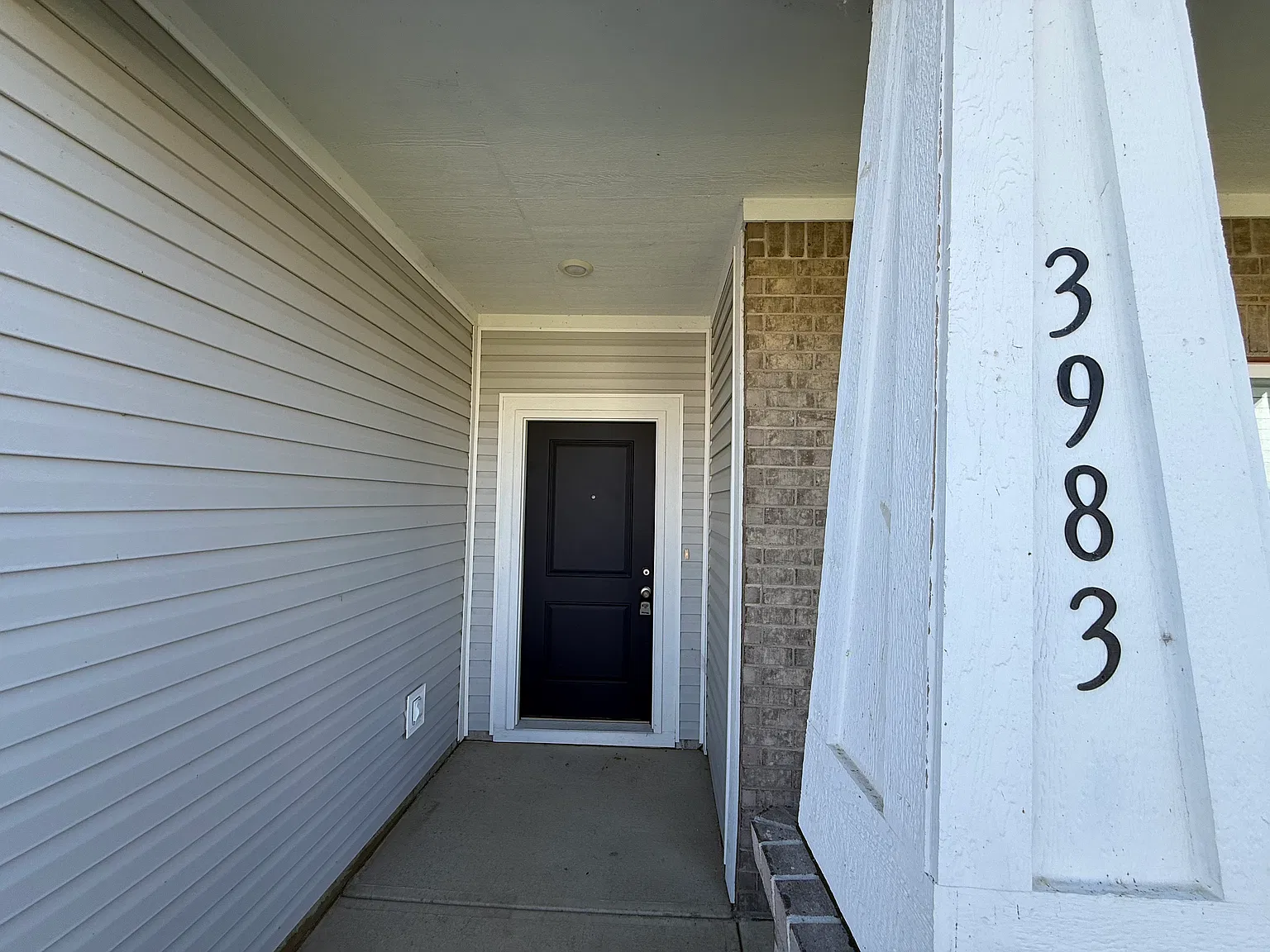 4 bed, 2360 sqft, $2,300 — Photo 4