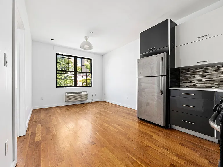 58A Vernon Ave #3A — Photo 3