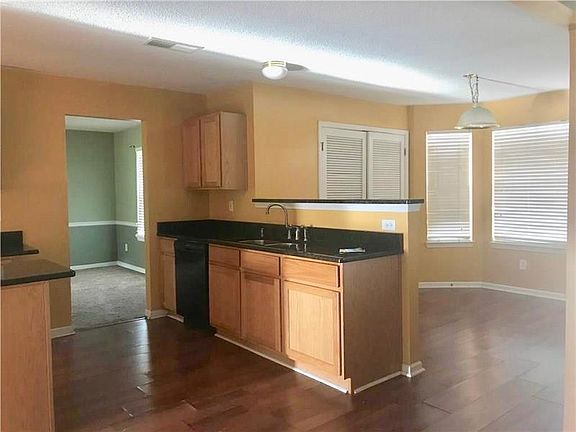 3rd image of 6870 Manor Creek Dr