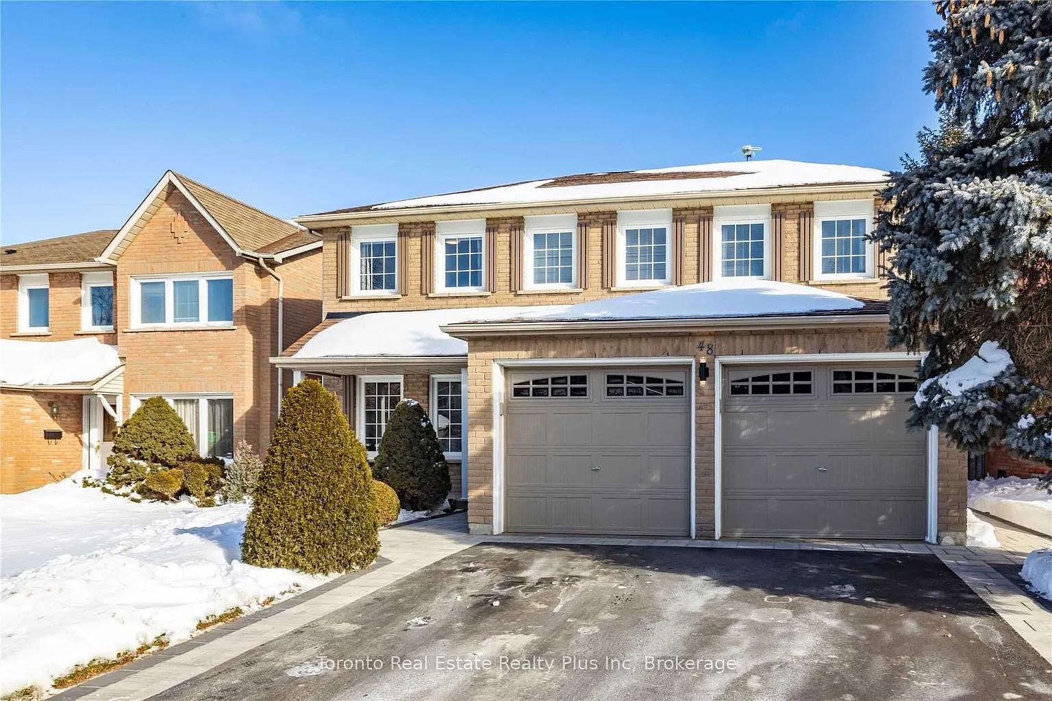 48 Newbury Cres photo 1