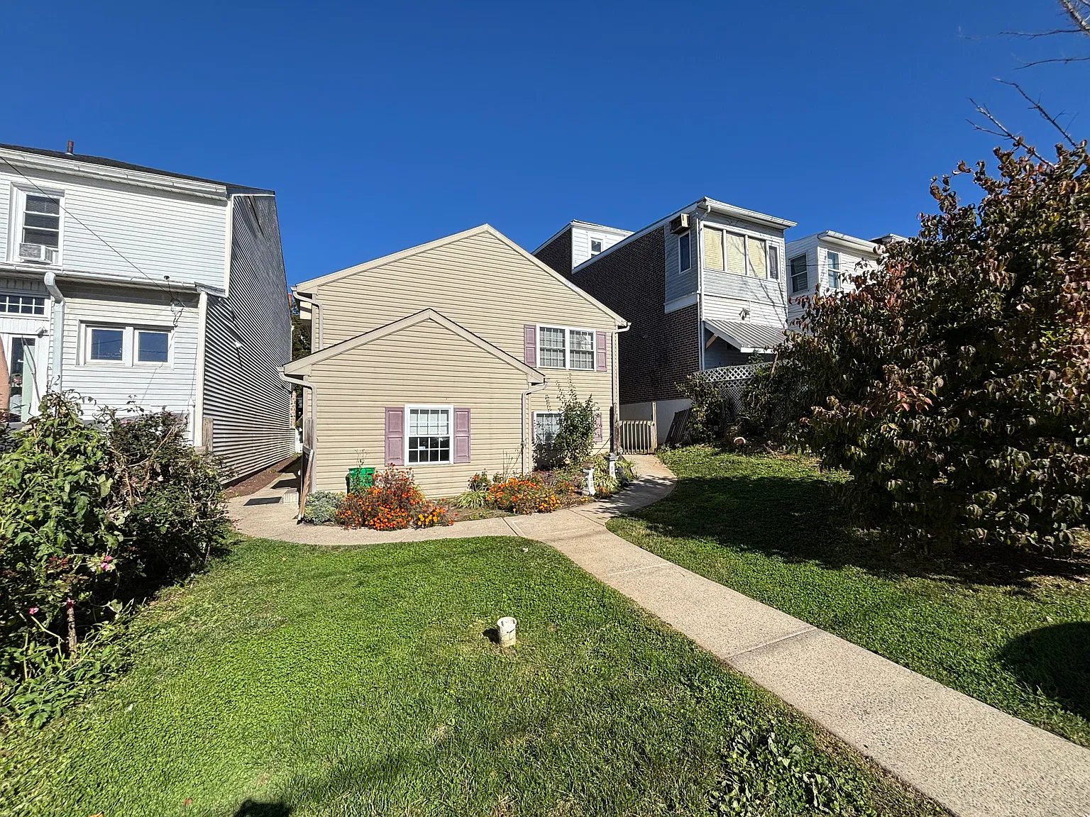 3 bed, 1250 sqft, $2,195 — Photo 3