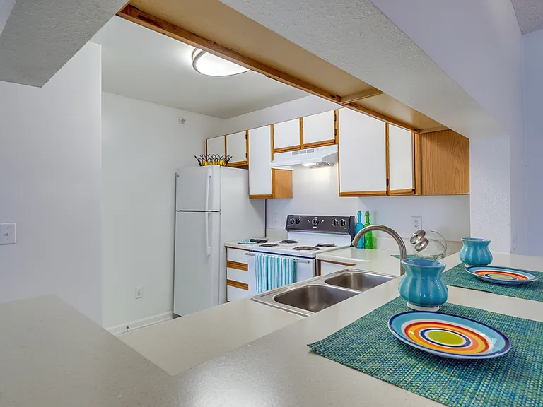 Crestview Apartments — Photo 15