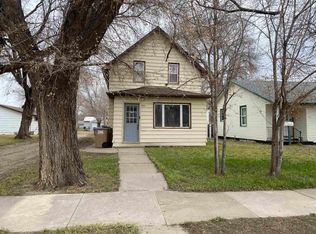 522 10th St NE, Minot, ND 58703