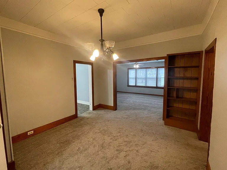 806 E Center St — Photo 17